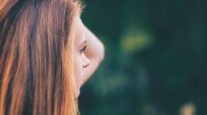 Chyby, ktorých sa dopúšťame pri nanášaní suchého šampónu
