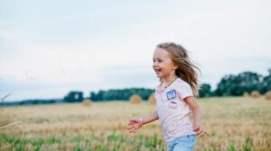 Jak mít šťastné dítě podle Laury Markham