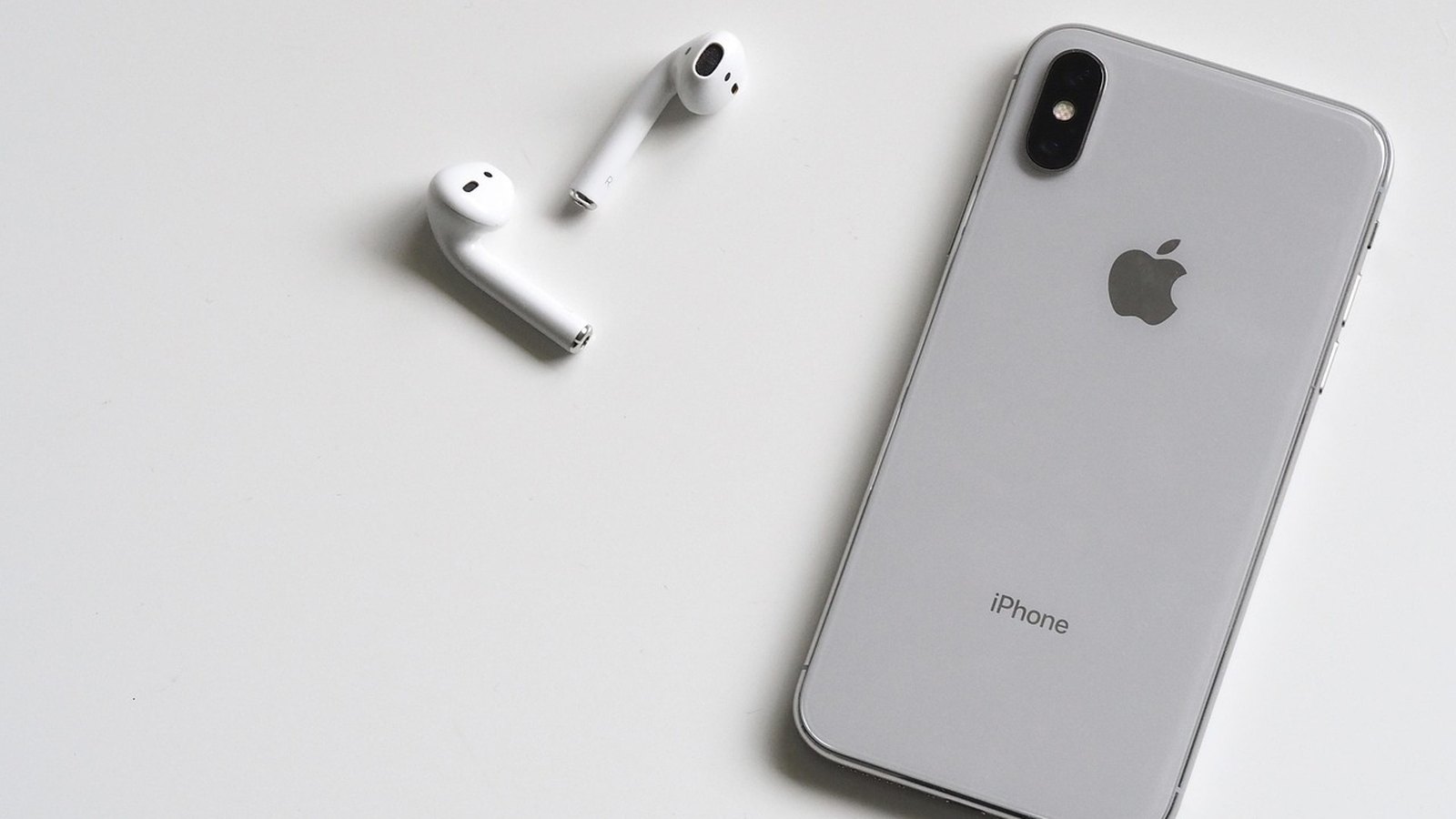 Jeden AirPod hrá tichšie alebo vôbec: mriežka a vyváženie