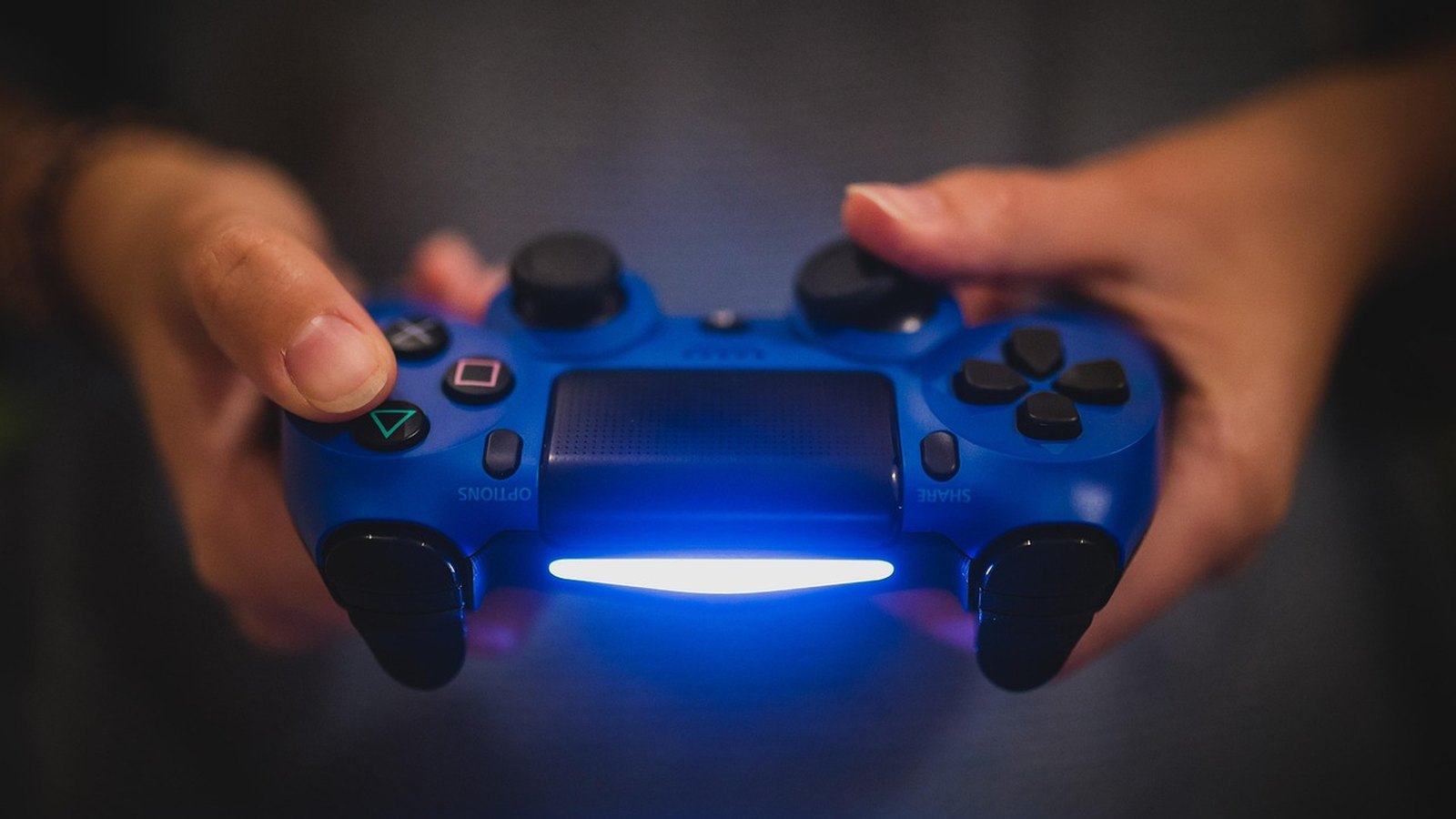 Reset ovládača PS5 DualSense: tlačidlo, párovanie aj PC