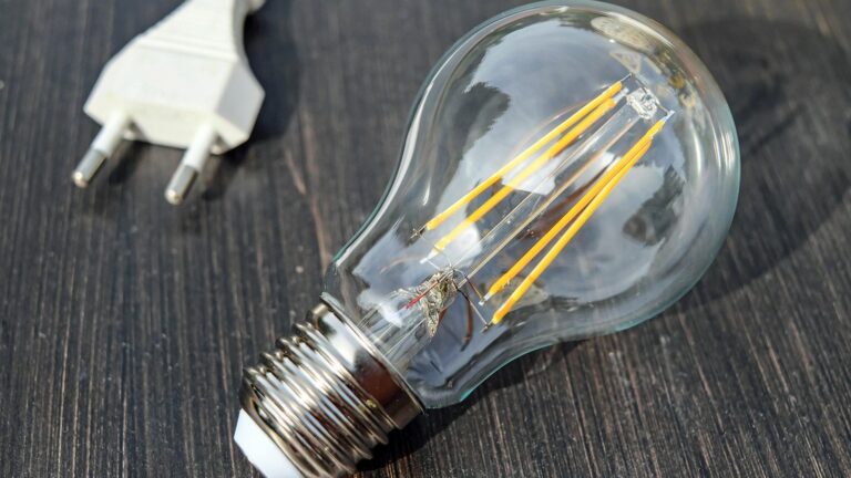 LED žiarovka a lúmeny: koľko lm nahradí 40, 60 a 100 W